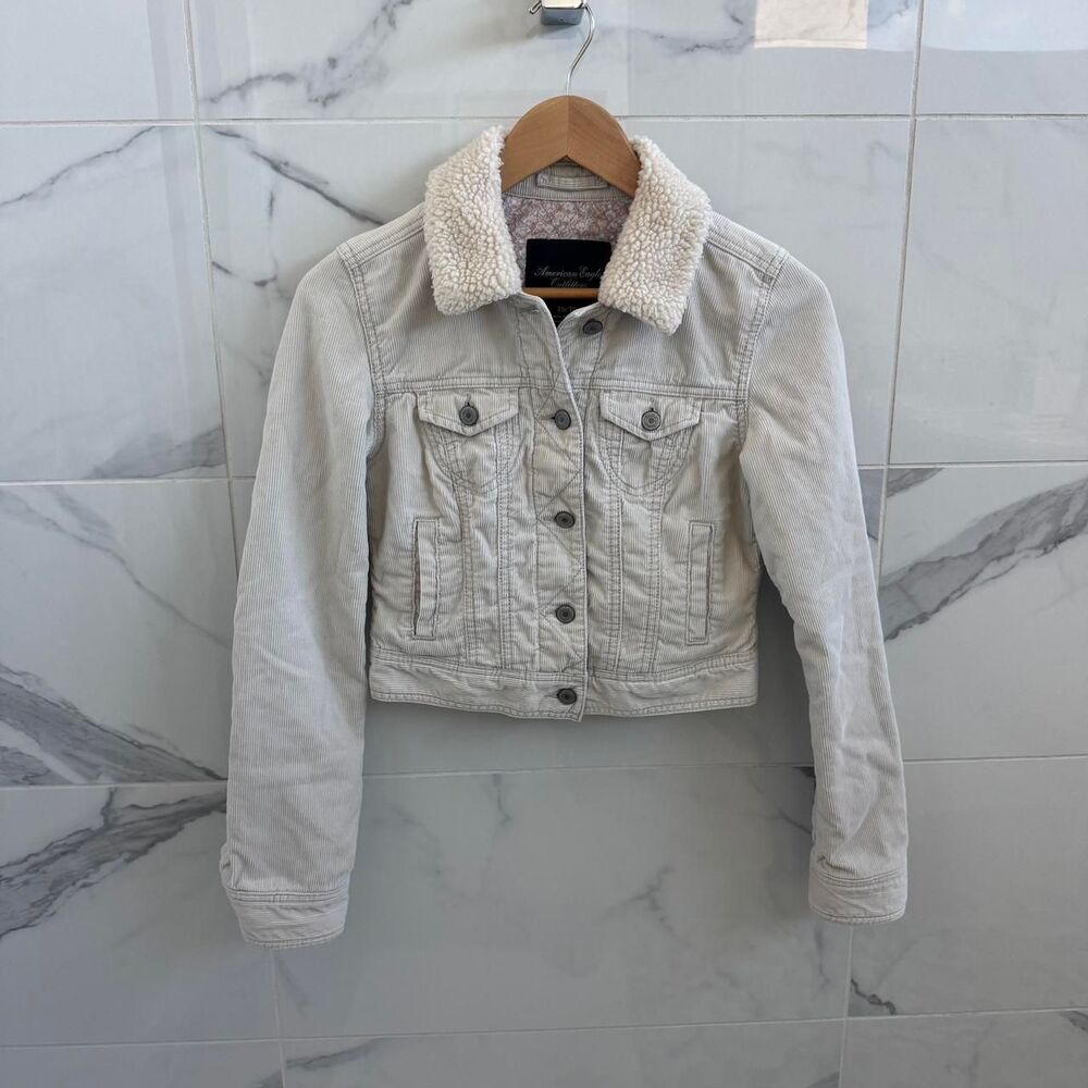 True Y2K cream corduroy cropped American Eagle jacket - XS